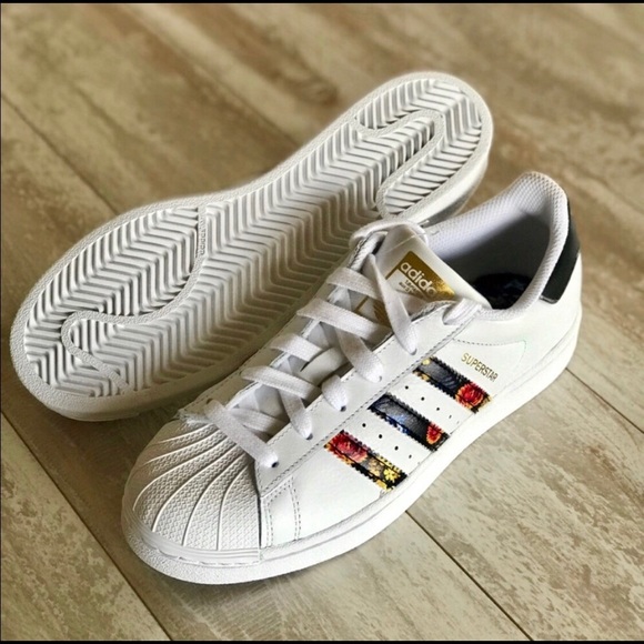 NWT Adidas Superstar Originals Women’s Shoes - Picture 4 of 8